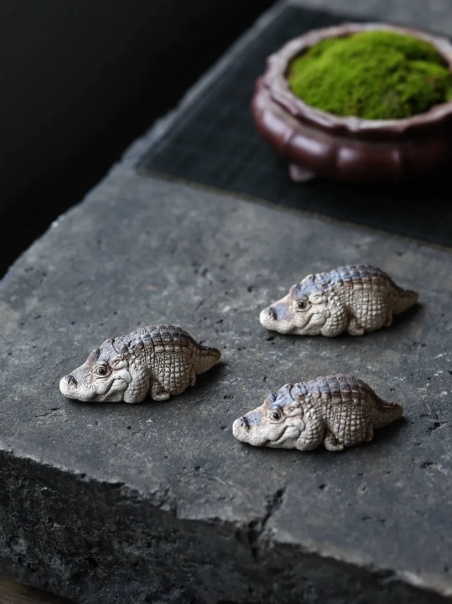 Gohobi Handmade Ceramic YiXing Clay Laying Crocodile Ornament Tea pet