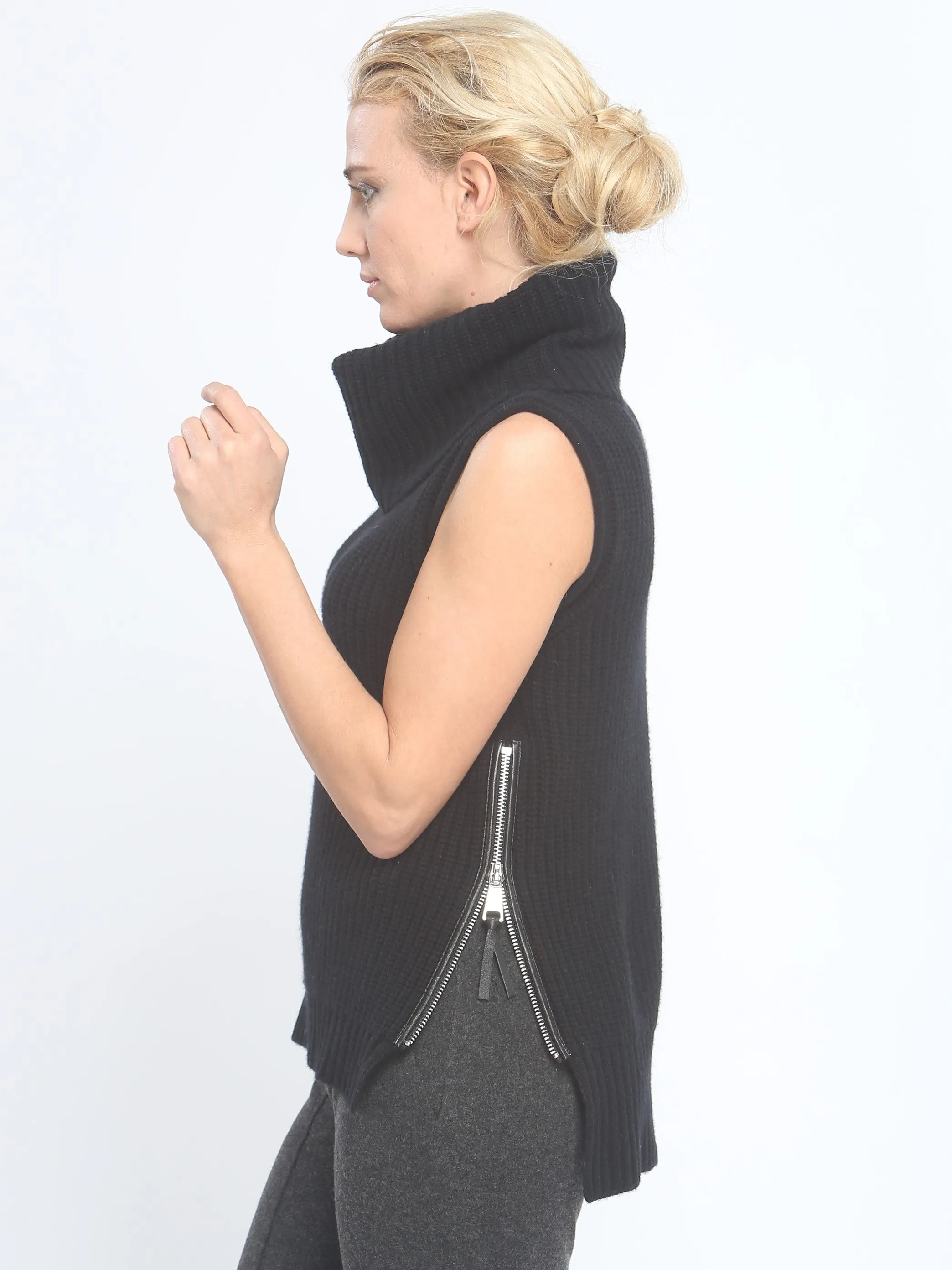 Leather Trimmed Zipper Detailed Sleeveless Turtleneck Pullover